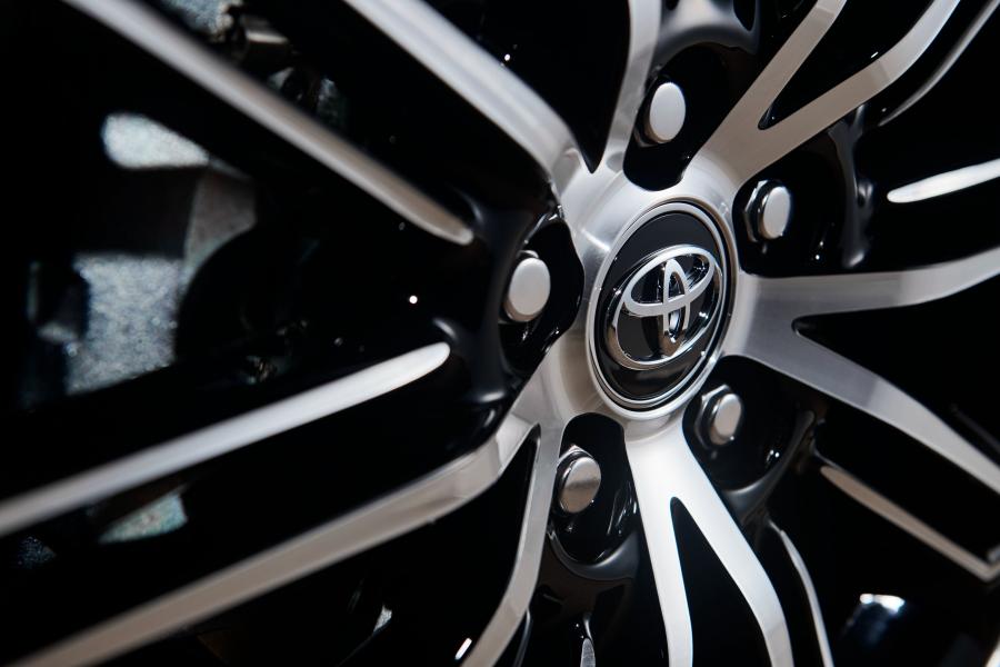 Колеса Toyota Avalon XSE 2018 года  (фото 12 из 28)